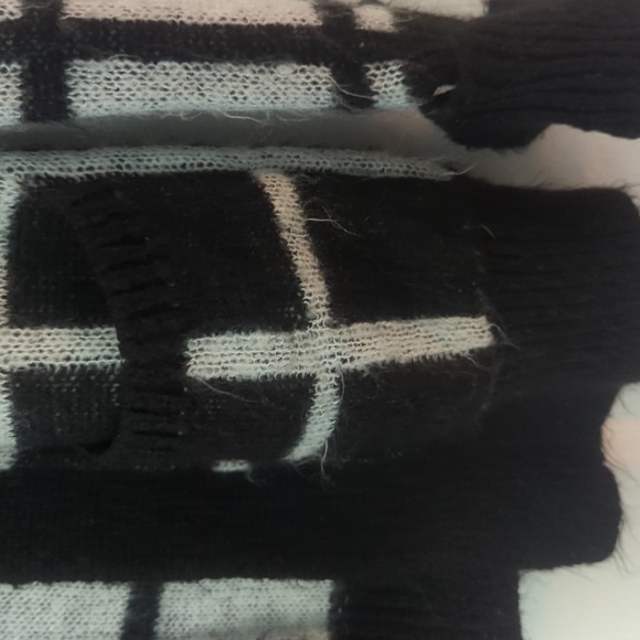 Neiman Marcus fuzzy cardigan with pockets - Picture 4 of 10